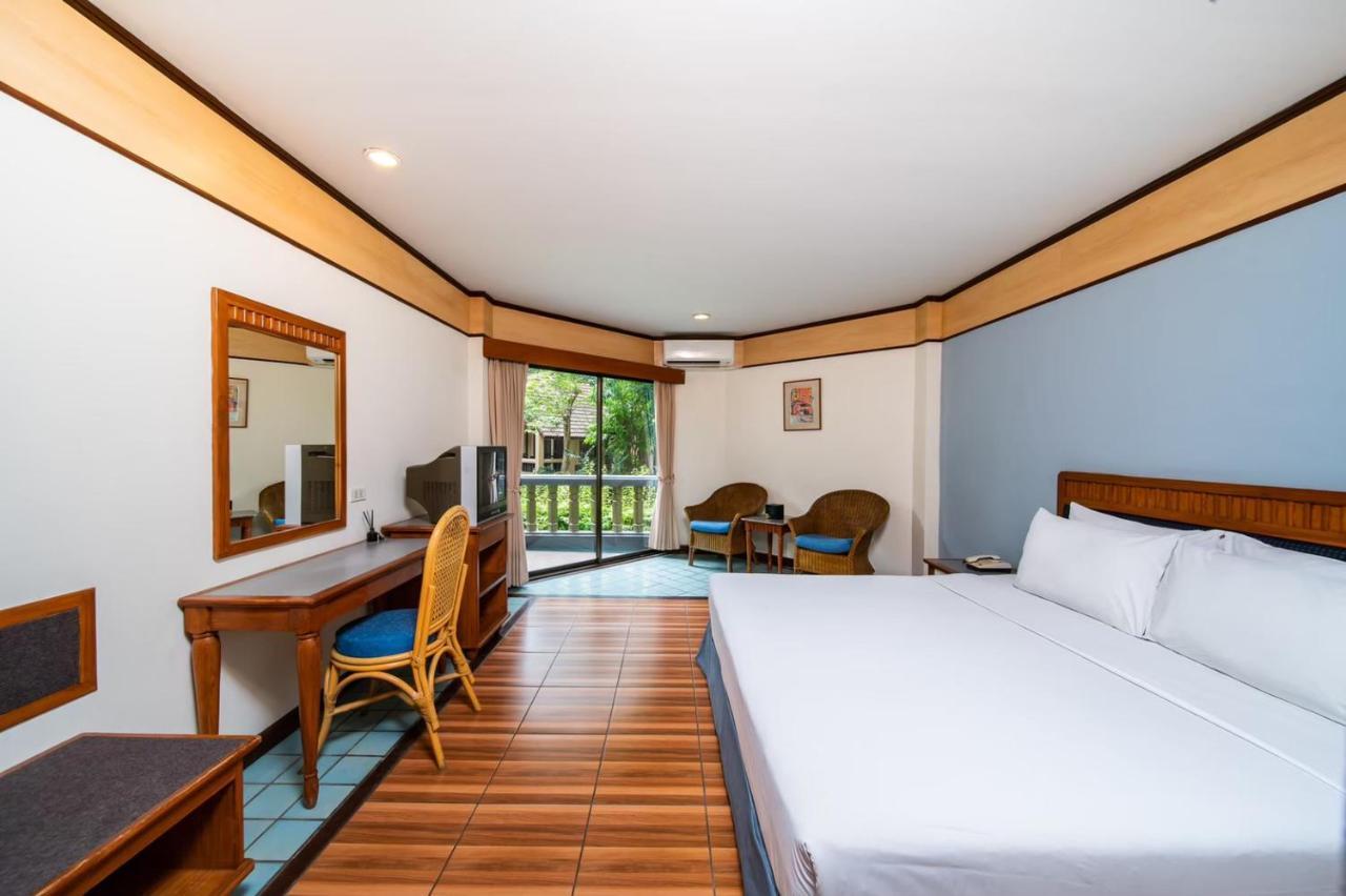 Botany Beach Resort Pattaya Na Chom Thian Exterior photo