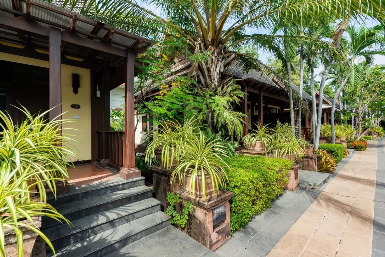 Botany Beach Resort Pattaya Na Chom Thian Exterior photo