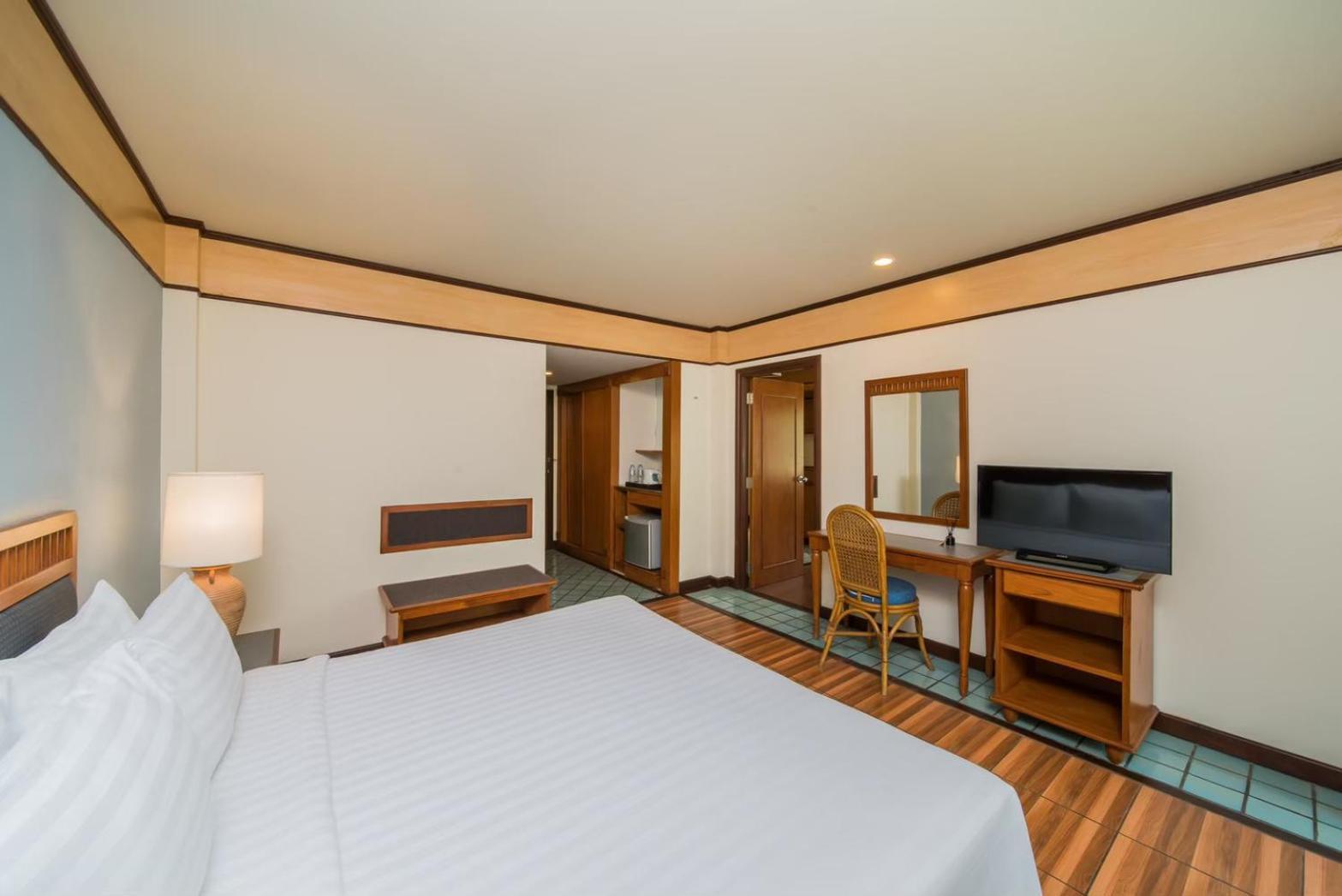 Botany Beach Resort Pattaya Na Chom Thian Room photo